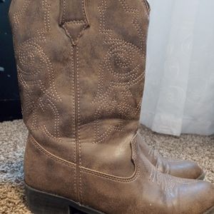 Brown cow girl boots